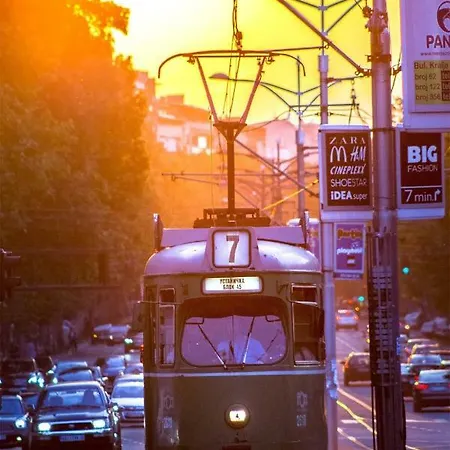 Center House Apartment *