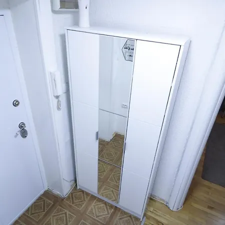 Center House Apartment *